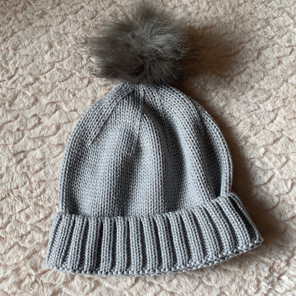 NWOT Grey Lurex Faux Fur Pom hat